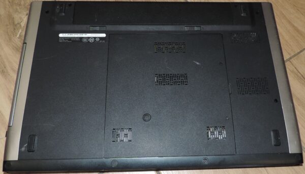 8 Dell Vostro 3700