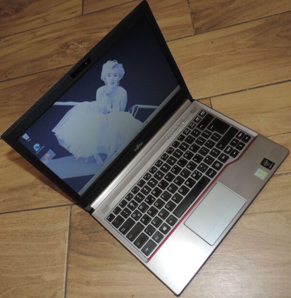 Fujitsu Lifebook E734
