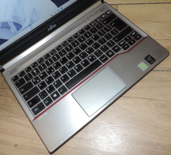 Fujitsu Lifebook E734