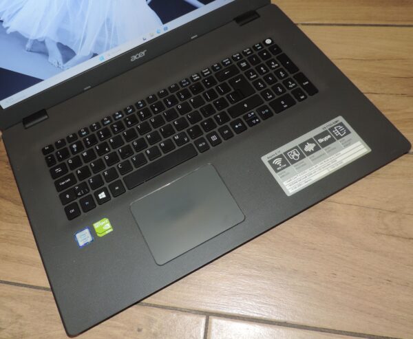 Acer Aspire E 17 E5-773G
