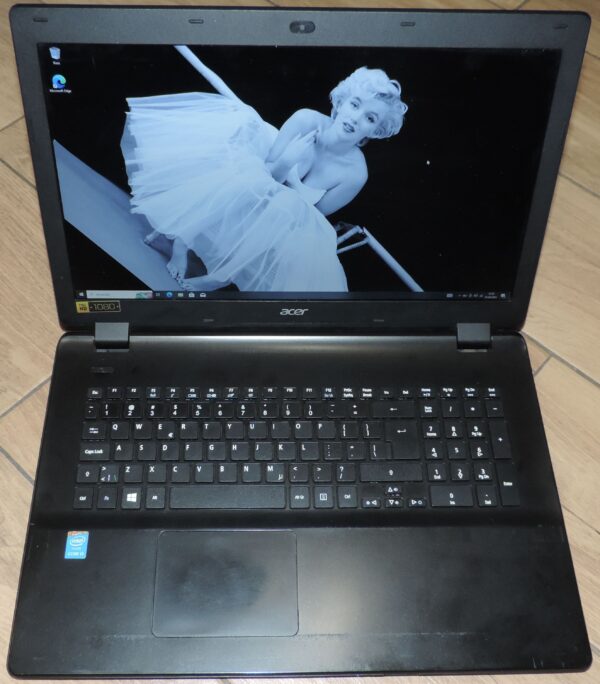 Acer TravelMate P276 17