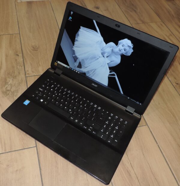 Acer TravelMate P276 17