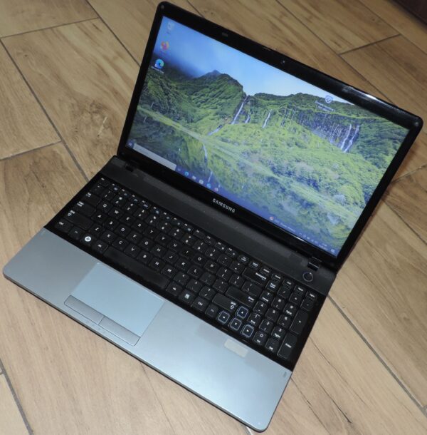 Samsung NP300E5