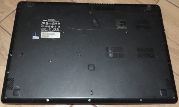 Acer TravelMate P276 17