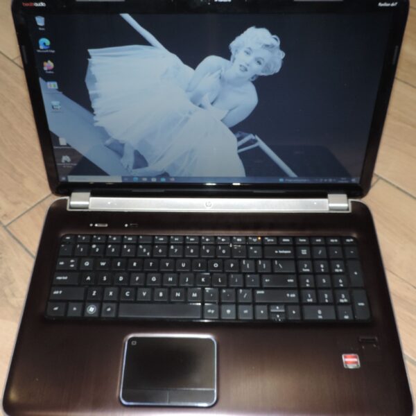 1 HP Pavilion  DV7-6110sw