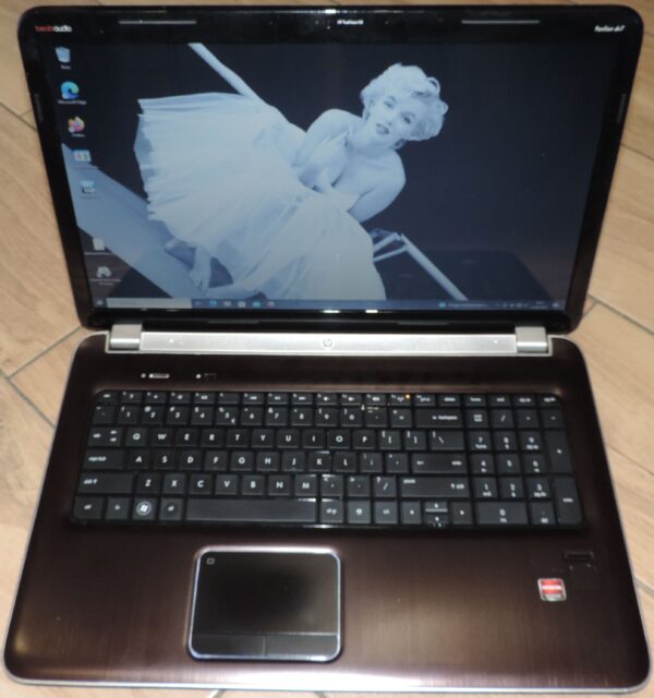 1 HP Pavilion  DV7-6110sw