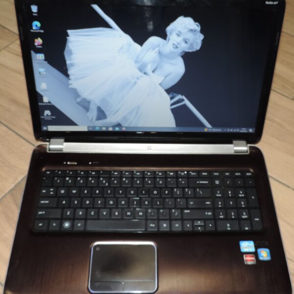 1 HP Pavilion  DV7-6110sw