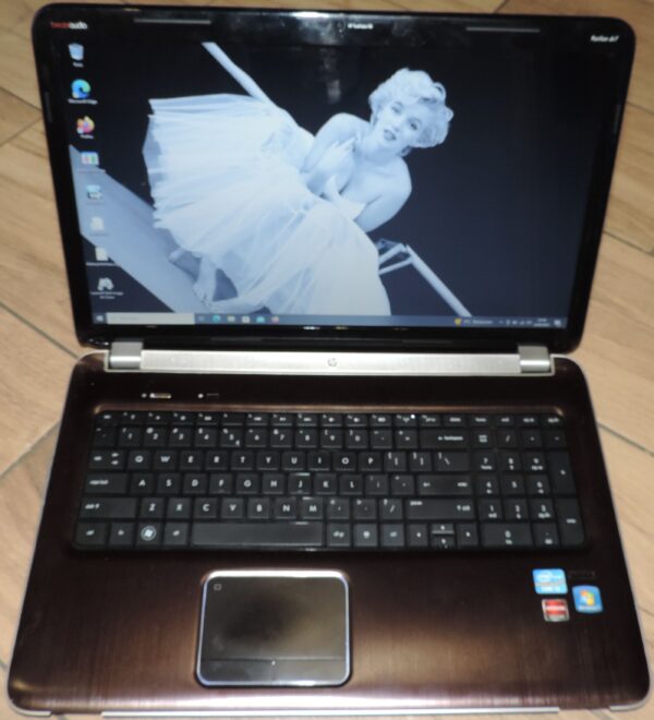 1 HP Pavilion  DV7-6110sw