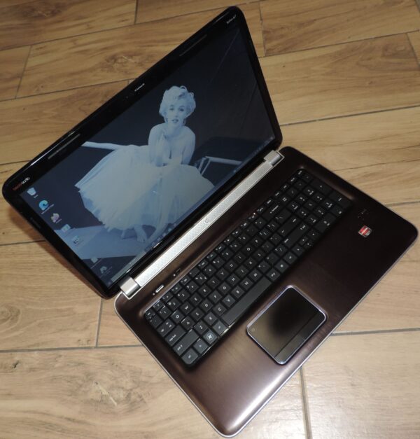 2 HP Pavilion  DV7-6110sw