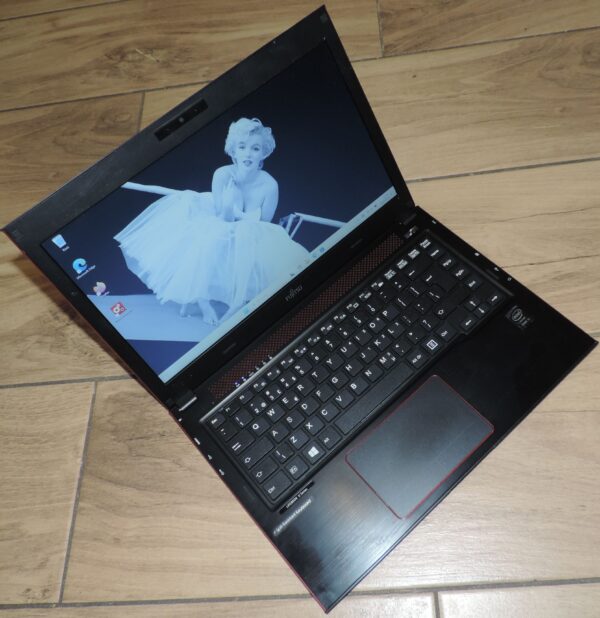 Fujitsu Lifebook U554
