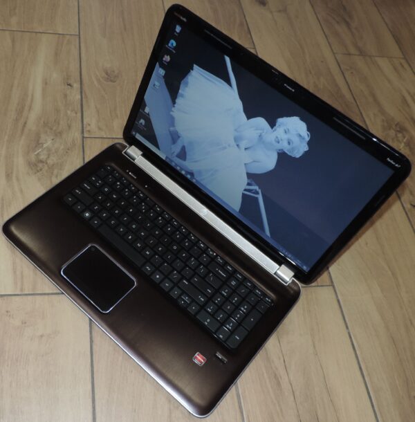 3 HP Pavilion  DV7-6110sw