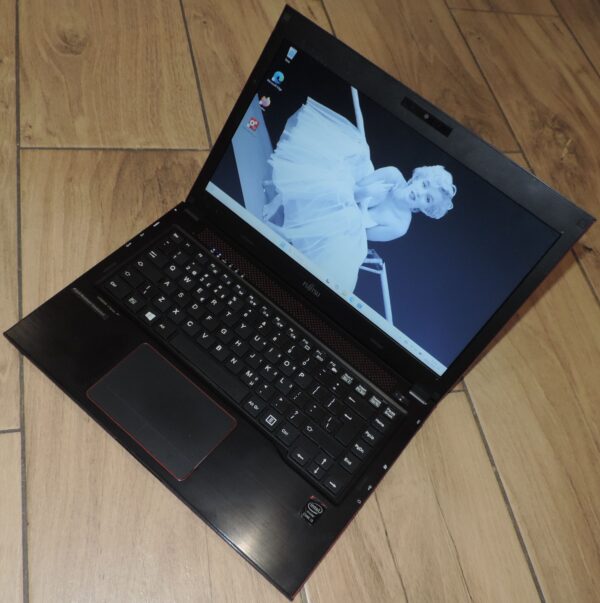 Fujitsu Lifebook U554