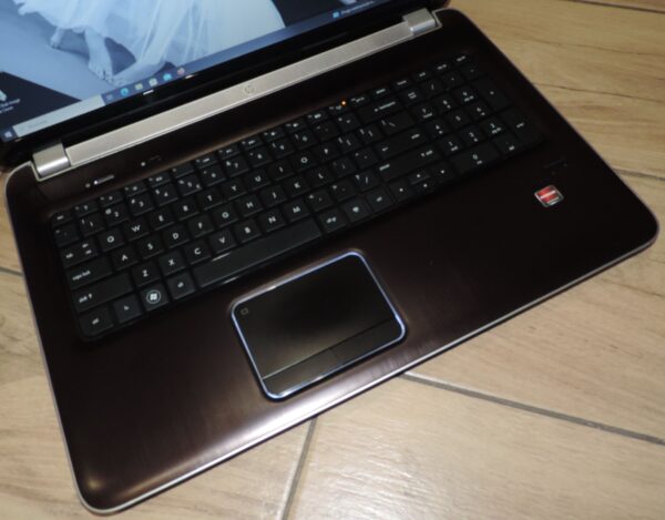 4 HP Pavilion  DV7-6110sw