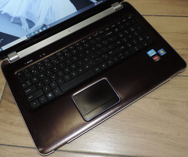 4 HP Pavilion  DV7-6110sw