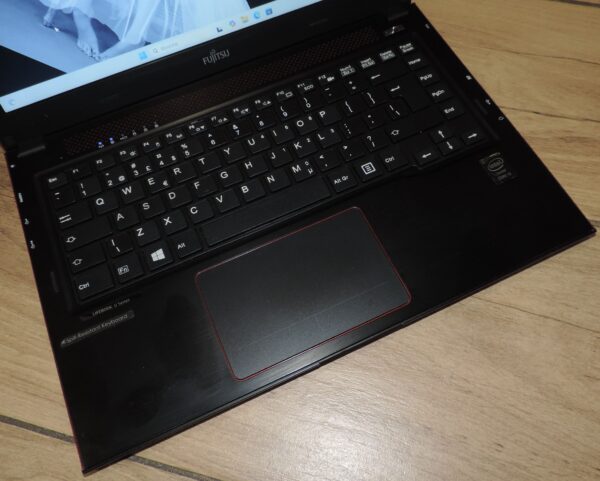 Fujitsu Lifebook U554