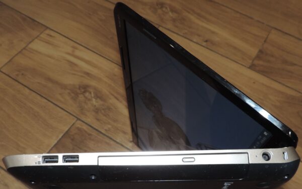 6 HP Pavilion  DV7-6110sw