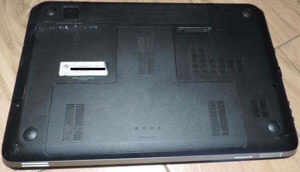 8 HP Pavilion  DV7-6110sw