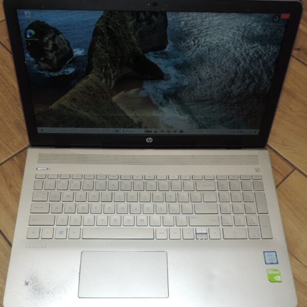 1 HP Pavilion 15-cc502nw