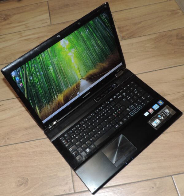 2 Samsung NP-RF712