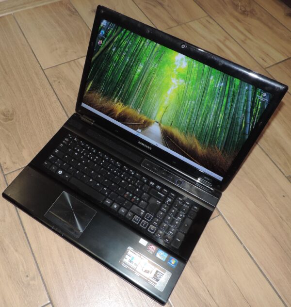 3 Samsung NP-RF712