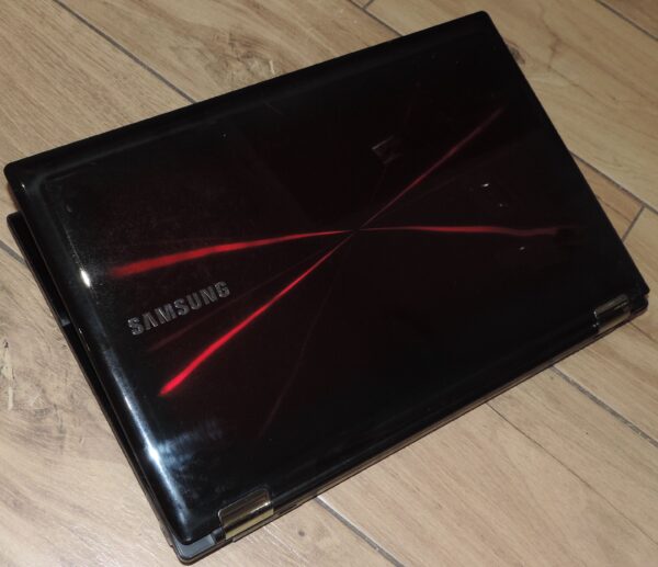7 Samsung NP-RF712
