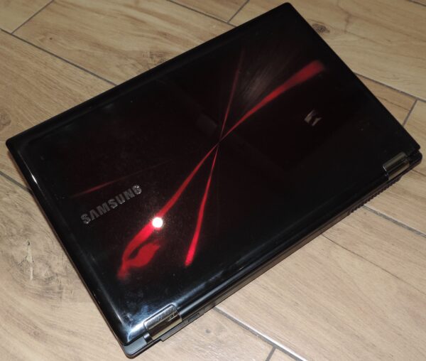77 Samsung NP-RF712