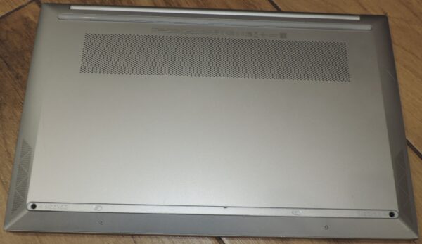 8 HP Pavilion 15-eg0052nw