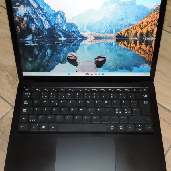 1 Microsoft Surface 3 Model 1868