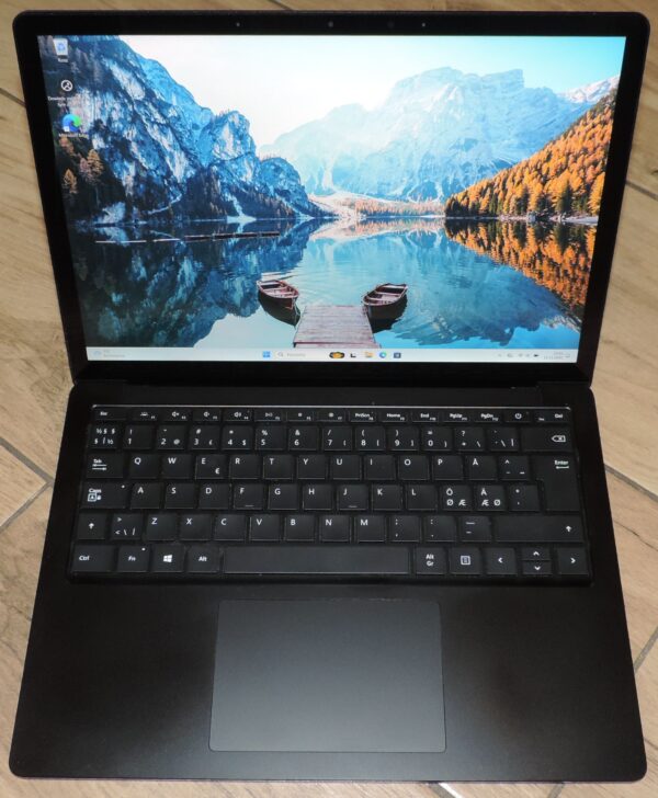 1 Microsoft Surface 3 Model 1868