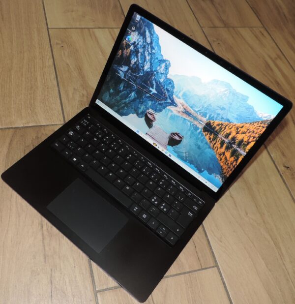 3 Microsoft Surface 3 Model 1868