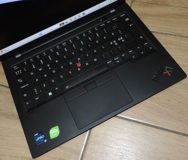 4 Lenovo Thinkpad X1 Carbon Gen 9