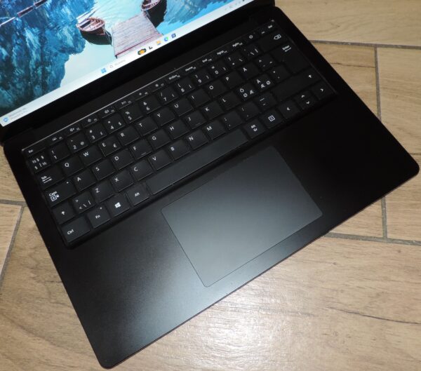 4 Microsoft Surface 3 Model 1868