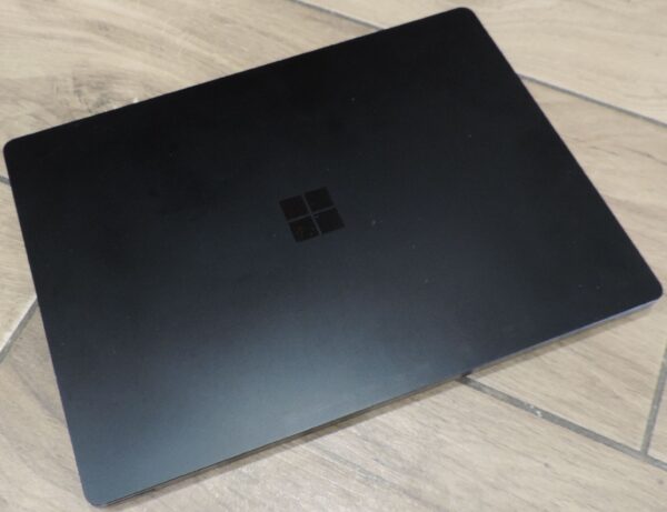 7 Microsoft Surface 3 Model 1868