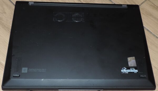 8 Lenovo Thinkpad X1 Carbon Gen 9