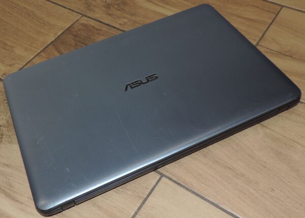 77 Asus X540LA