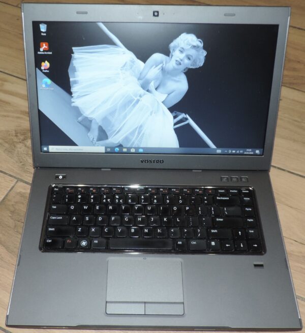 1 Dell Vostro 3560