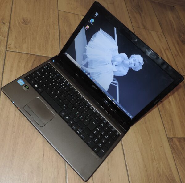 3 Acer Aspire 5750G
