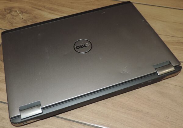 7 Dell Vostro 3560