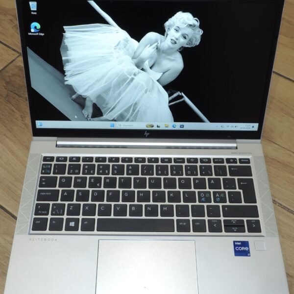 HP Elitebook 830 G8
