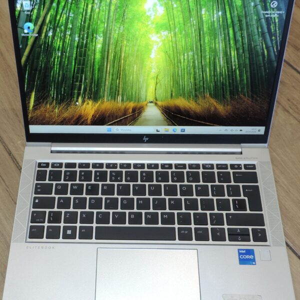 HP Elitebook 830 G8