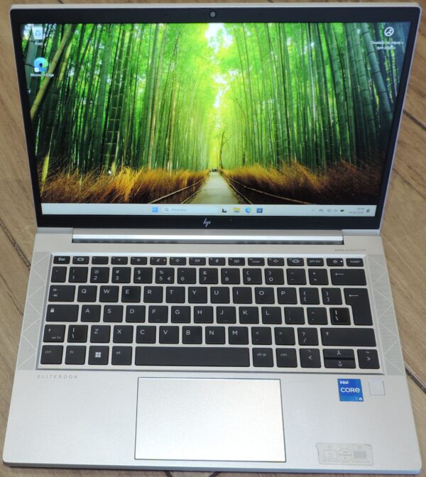 HP Elitebook 830 G8