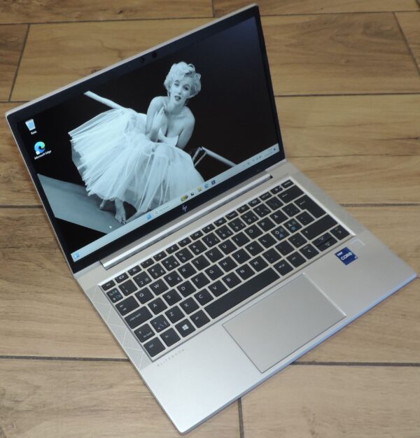 HP Elitebook 830 G8