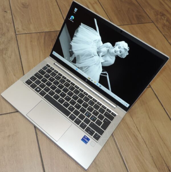 HP Elitebook 830 G8