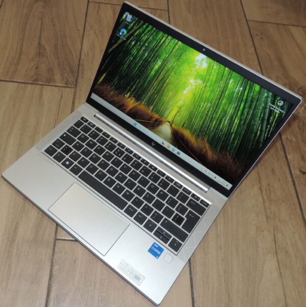 HP Elitebook 830 G8