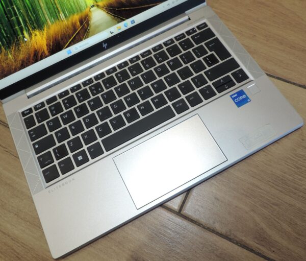 HP Elitebook 830 G8