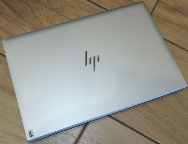 HP Elitebook 830 G8