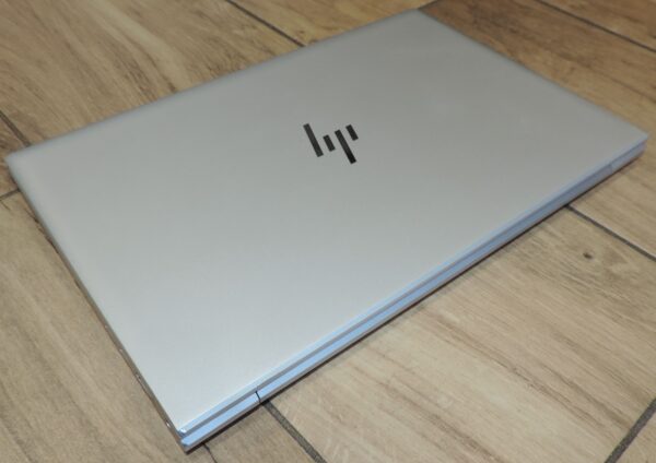 HP Elitebook 830 G8
