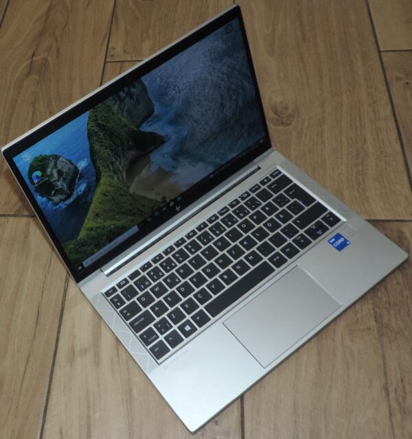 HP Elitebook 830 G8