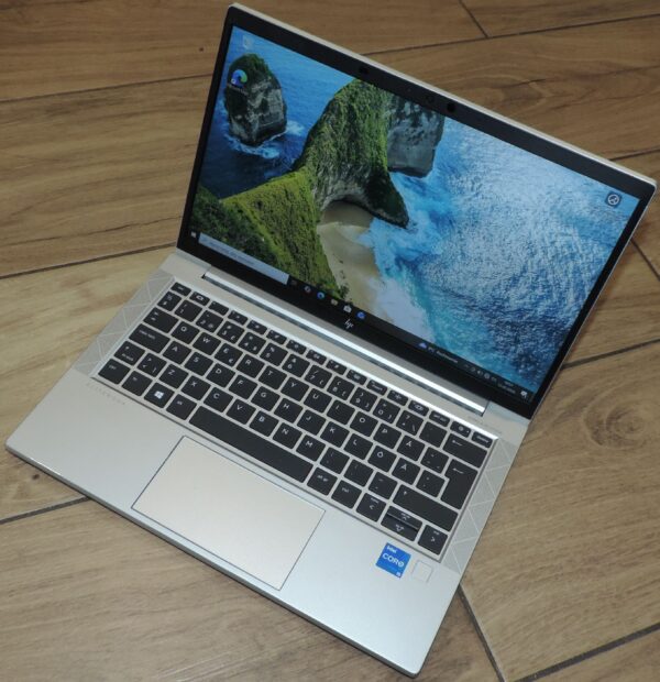 HP Elitebook 830 G8