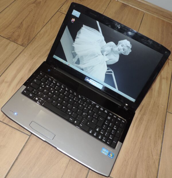 3 Medion Akoya E6226